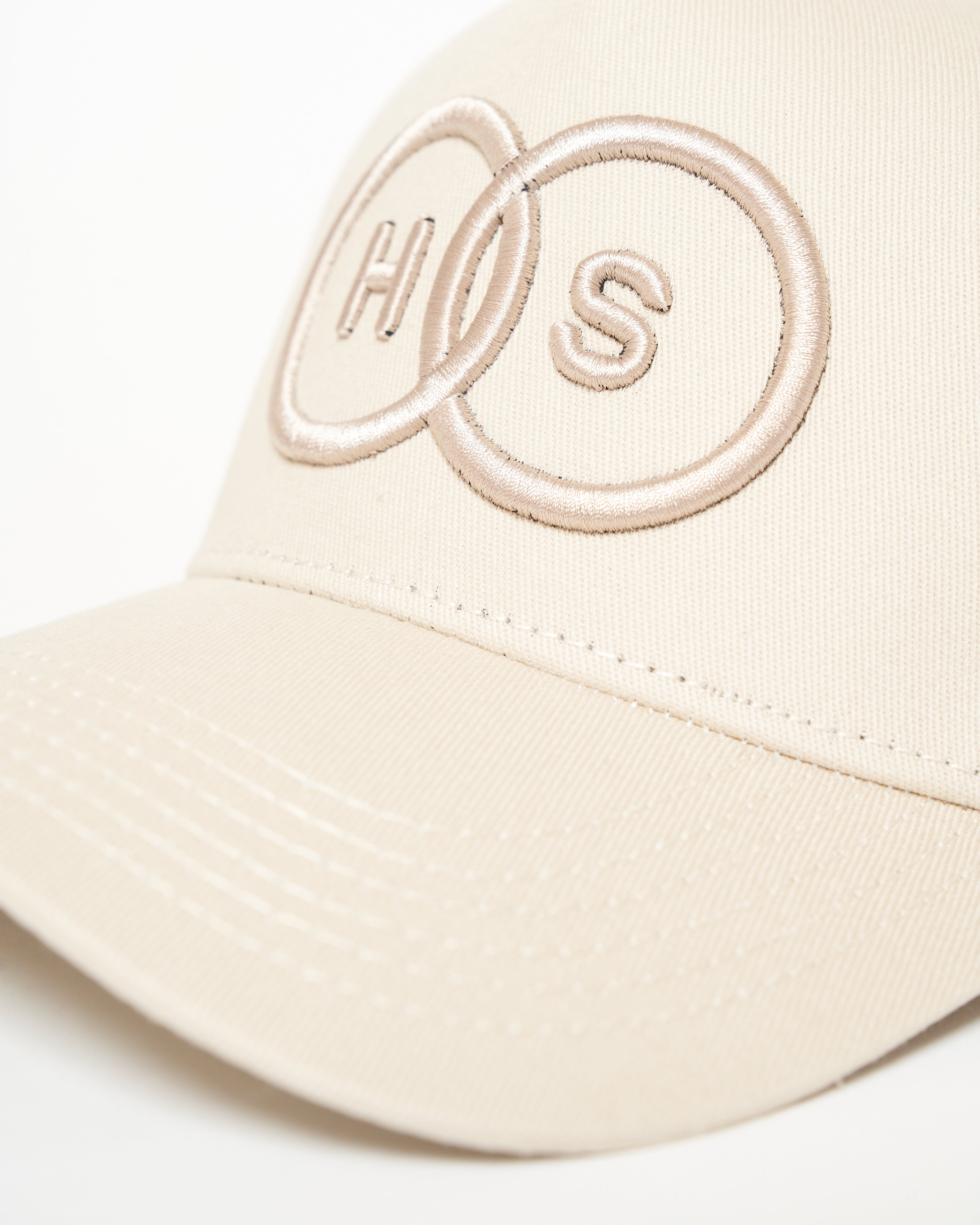 Harmonious 3D stone cap